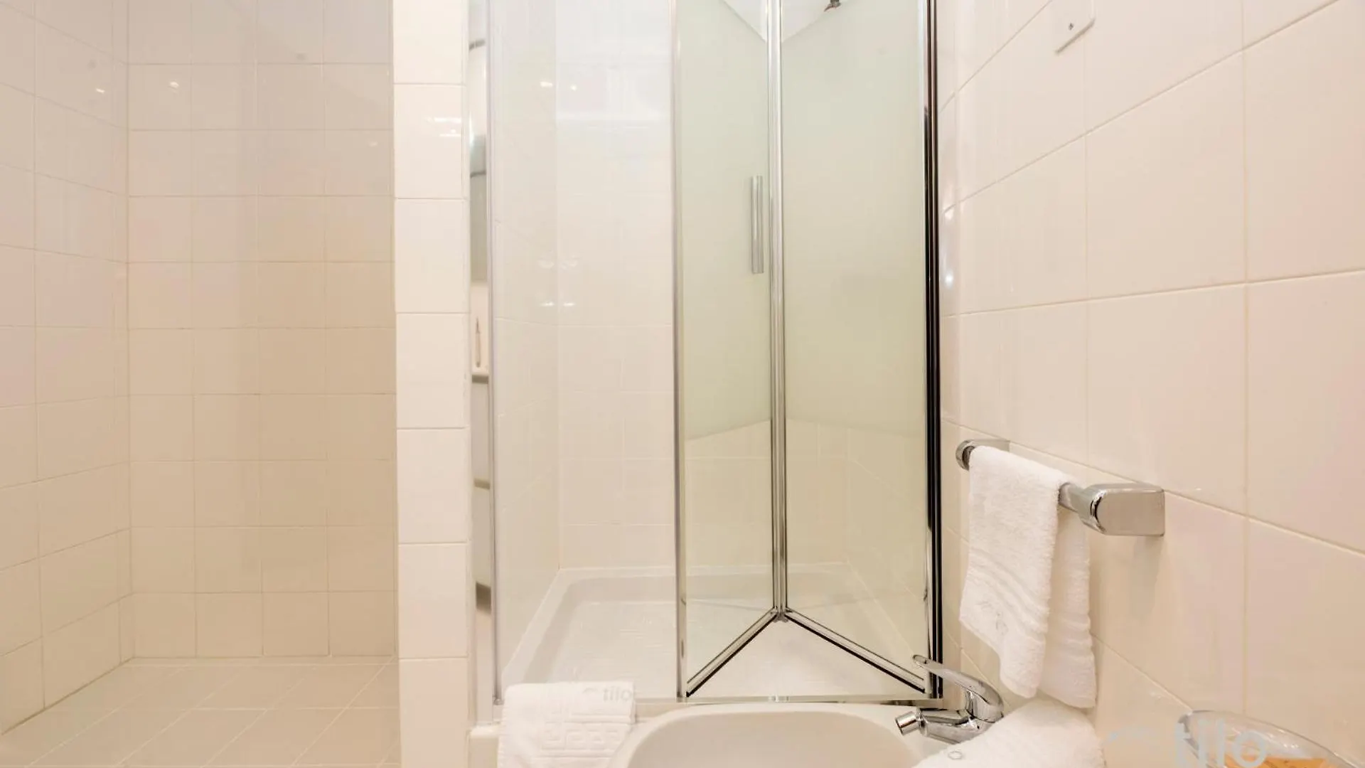 Train Station| Parking| A/C| Wifi By Tilo Apartman Genova
