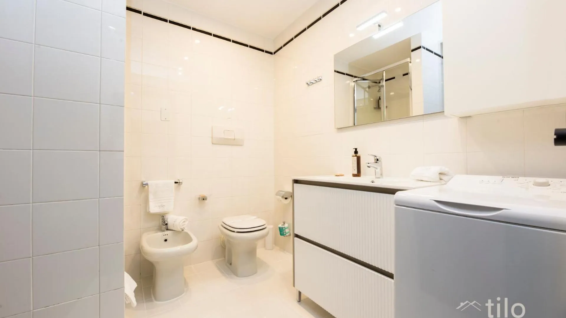 Train Station| Parking| A/C| Wifi By Tilo Apartman Genova